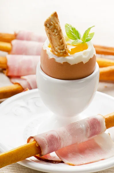 Boiled egg in eggcup . — Stock Photo, Image