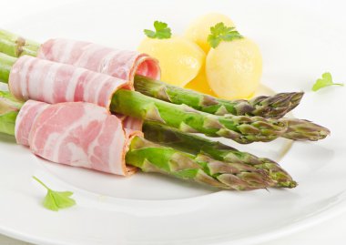 kuşkonmaz ile jambon servis