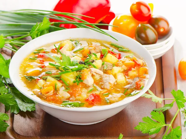 Schüssel mit Gemüsesuppe — Stockfoto