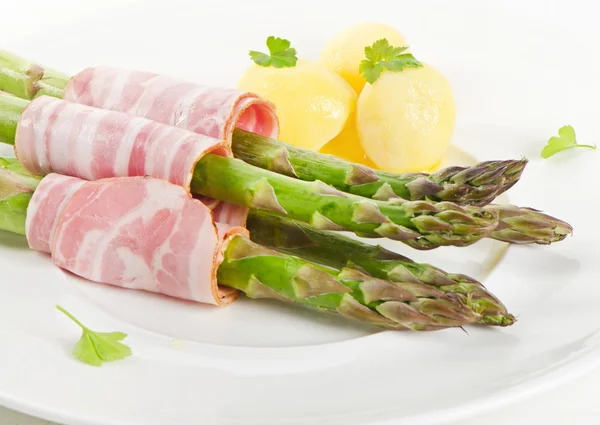 Asparagus served with ham — Stock Photo, Image