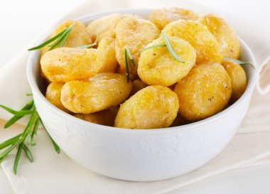 Biberiyeli kızarmış patates.