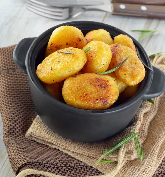 Patate arrosto con rosmarino — Foto Stock