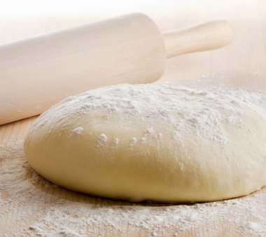 hamuru merdane ahşap tablo ile