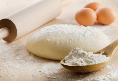 hamuru merdane ahşap tablo ile