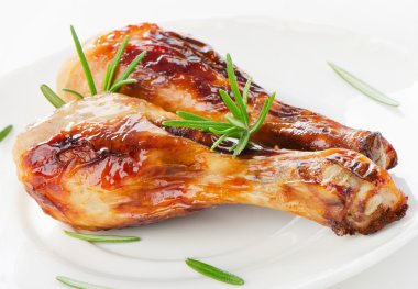 kızarmış tavuk budu