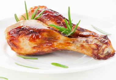 kızarmış tavuk budu