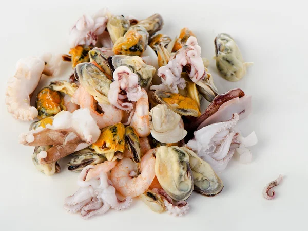 Сырые смешанные морепродукты — стоковое фото