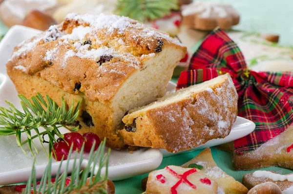 Christmas cake and cookies — Stock Photo, Image