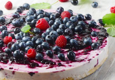 kek krem peynir ve çilek