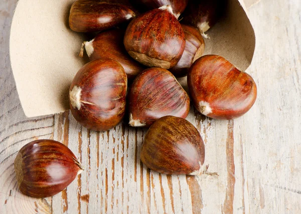 Kastanjes op tafel — Stockfoto