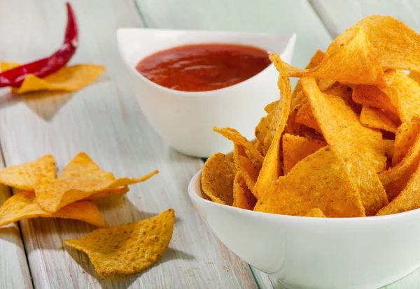 Corn chips with sauce — Stock Photo, Image