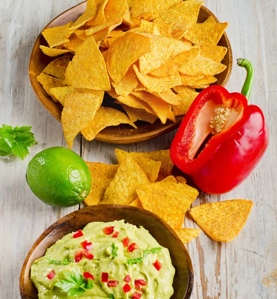 Kukorica chips és guacamole — Stock Fotó