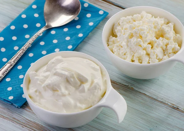 Crema agria fresca y queso Cottage . — Foto de Stock