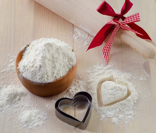 Flour on a wooden table — Stock Photo, Image