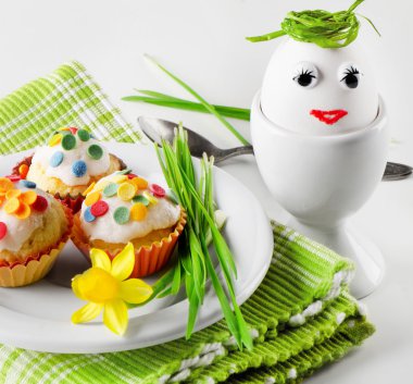 Easter egg and cupcakes