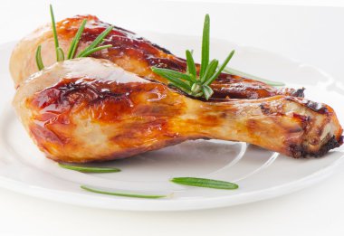 kızarmış tavuk budu. seçici odak