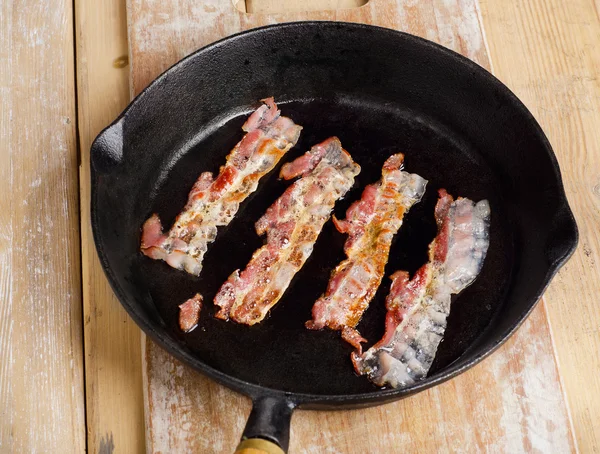 Cooked bacon rashers — Stock Photo, Image