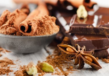 baharat ve kırılmış çikolata bar