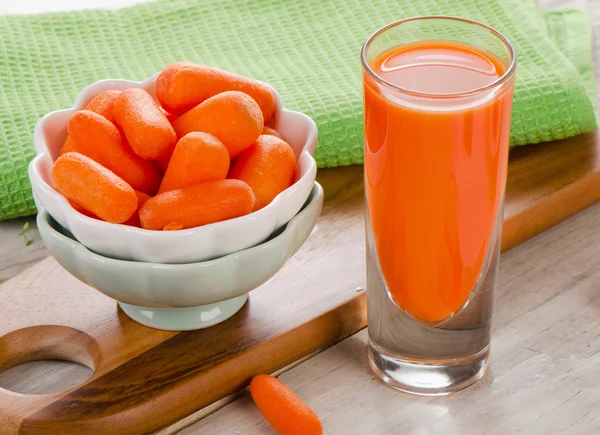 Frischer Karottensaft — Stockfoto