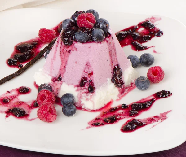 Delicious dessert with fresh berries — Stock Photo, Image