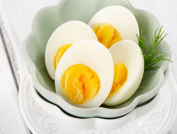 Варёные яйца. Селективный фокус — стоковое фото