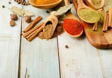 çeşitli tür baharat