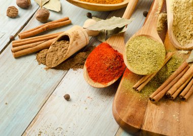 çeşitli tür baharat