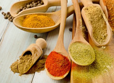 çeşitli tür baharat