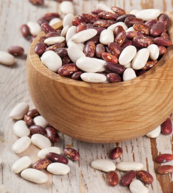 Kuru fasulye ve kurutulmuş mercimek ile kase