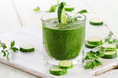 sağlıklı yeşil smoothie