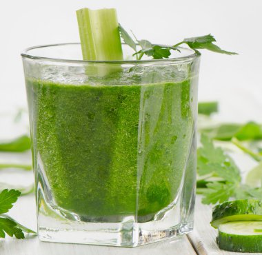 sağlıklı yeşil smoothie