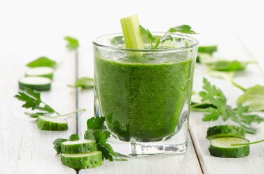 sağlıklı yeşil smoothie