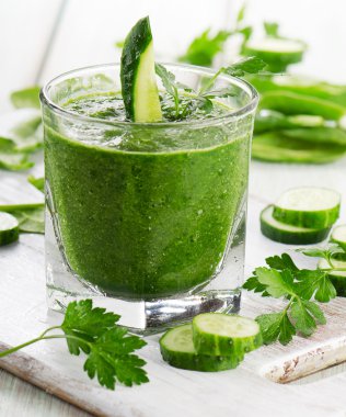 sağlıklı yeşil smoothie