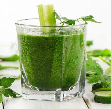 sağlıklı yeşil smoothie