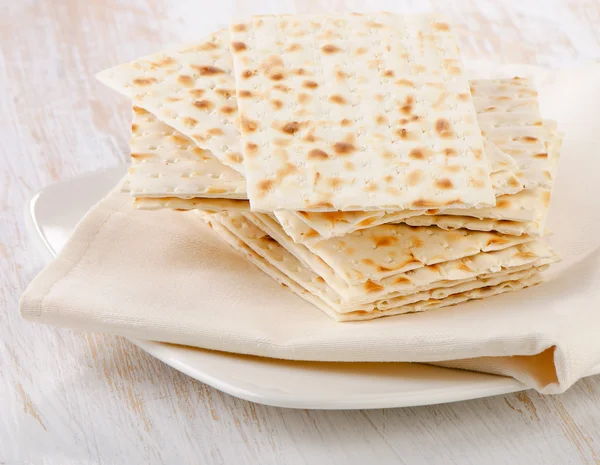 Matzoh - еврейский пасхальный хлеб — стоковое фото