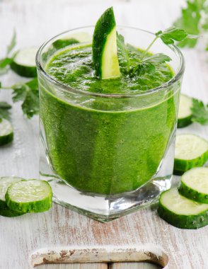 sağlıklı yeşil smoothie