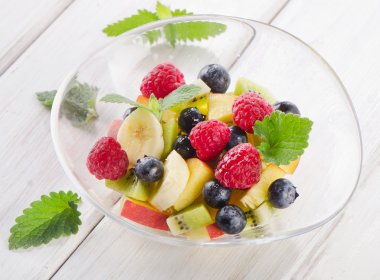taze sağlıklı meyve salatası