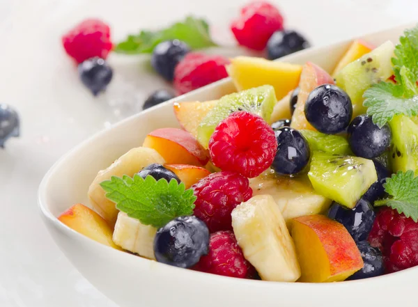 Frischer gesunder Obstsalat — Stockfoto