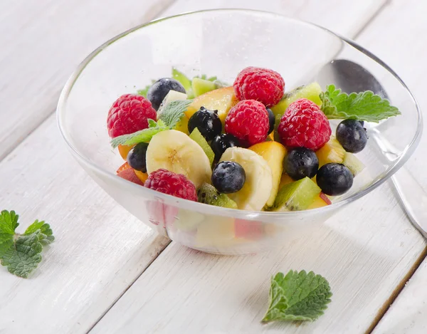 Fresh healthy fruit salad — Stock Photo, Image