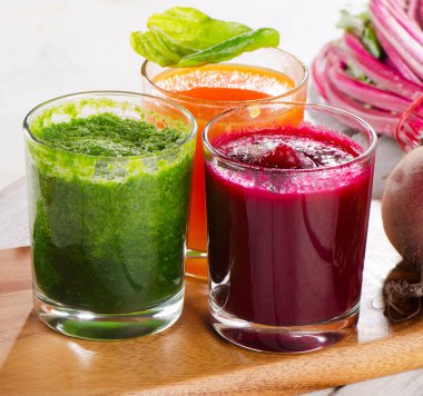 güler yüzlü ve meyve suyu