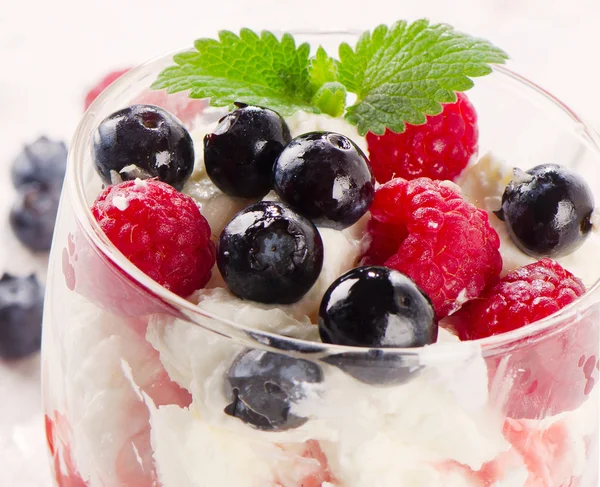 Dessert with berries — Stock Photo, Image