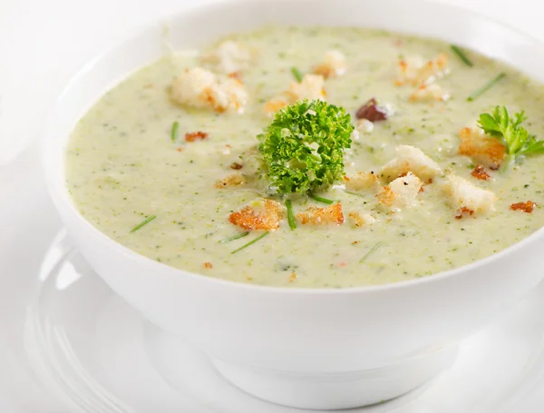 Вкусный сливочный овощной суп — стоковое фото