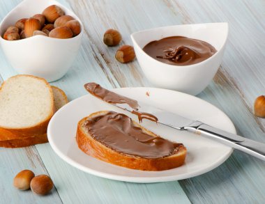 ekmek ve çikolata krem