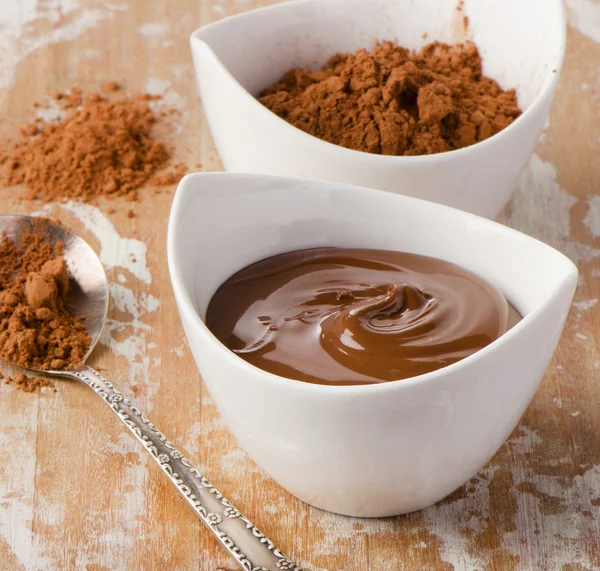 Kom van chocolade crème — Stockfoto