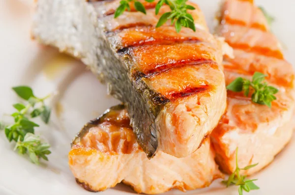 Grilled salmon — Stock Photo, Image