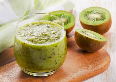 sağlıklı kivi smoothie