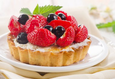 taze meyveleri tart