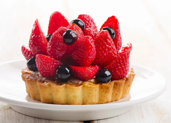 Fresh berries tart — Stock Photo, Image