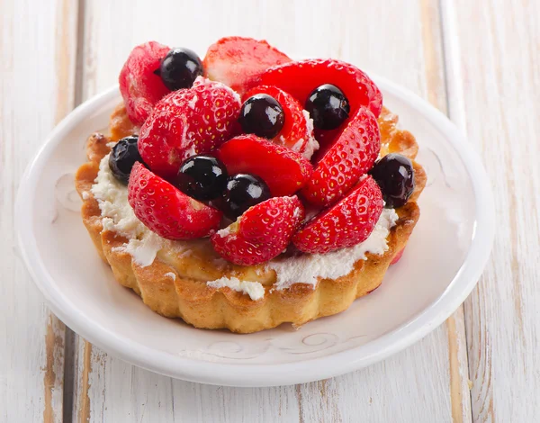 Fresh berries cake — Stock Photo, Image