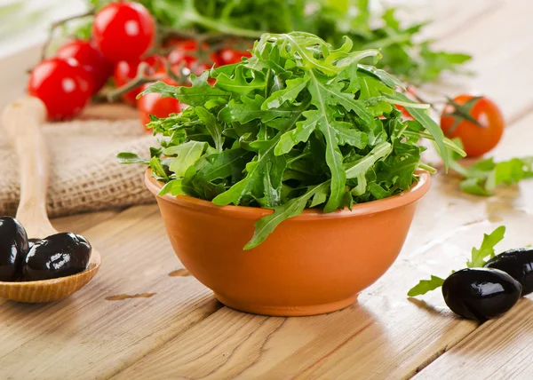 Fresh arugula salad — Stock Photo, Image